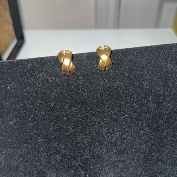 Authentic Cristian Dior Gold plated clip on Earrings - Picture 13 of 13